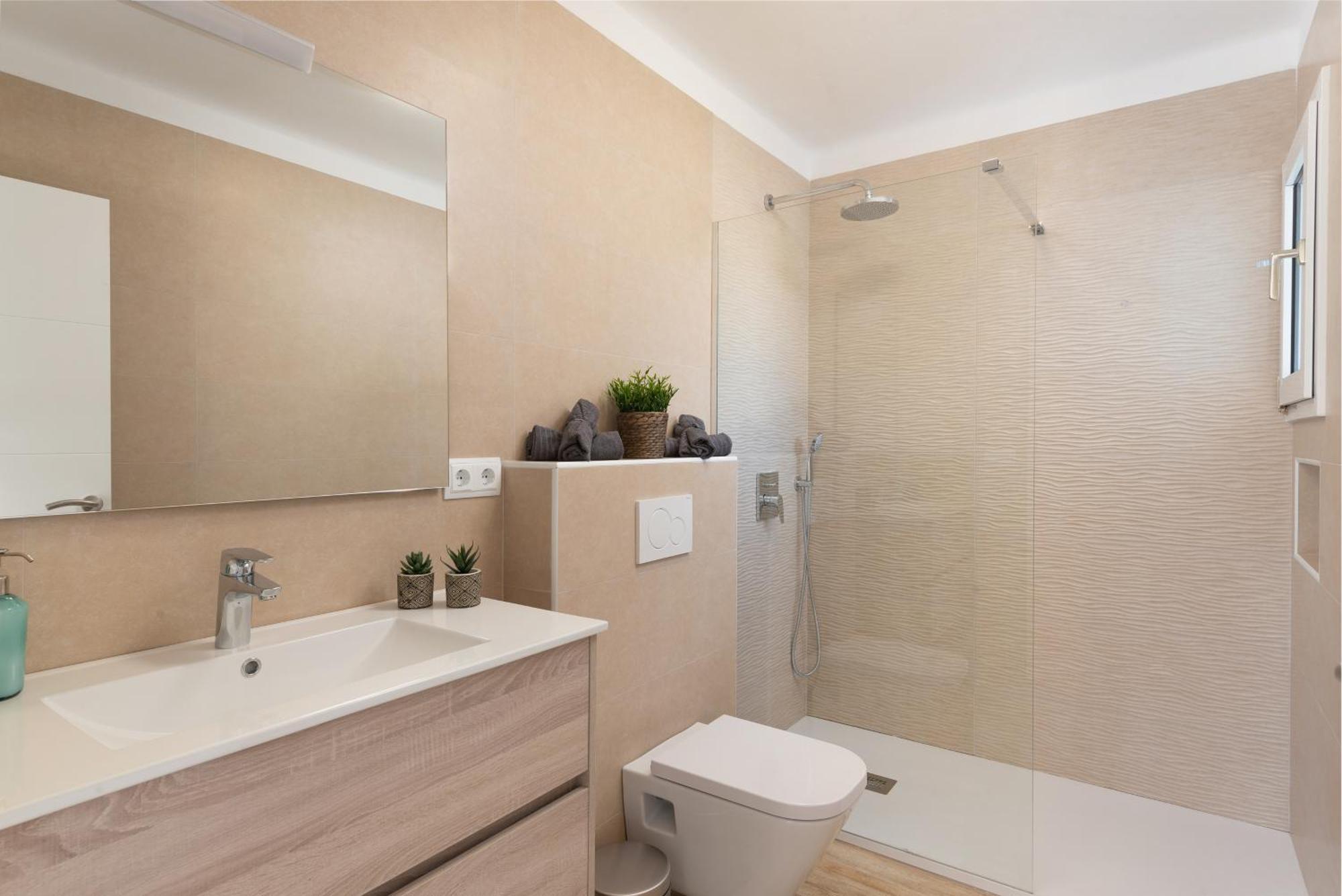 Apartment Ona One Sun With Pool, Ac, Bbq, Wifi In *